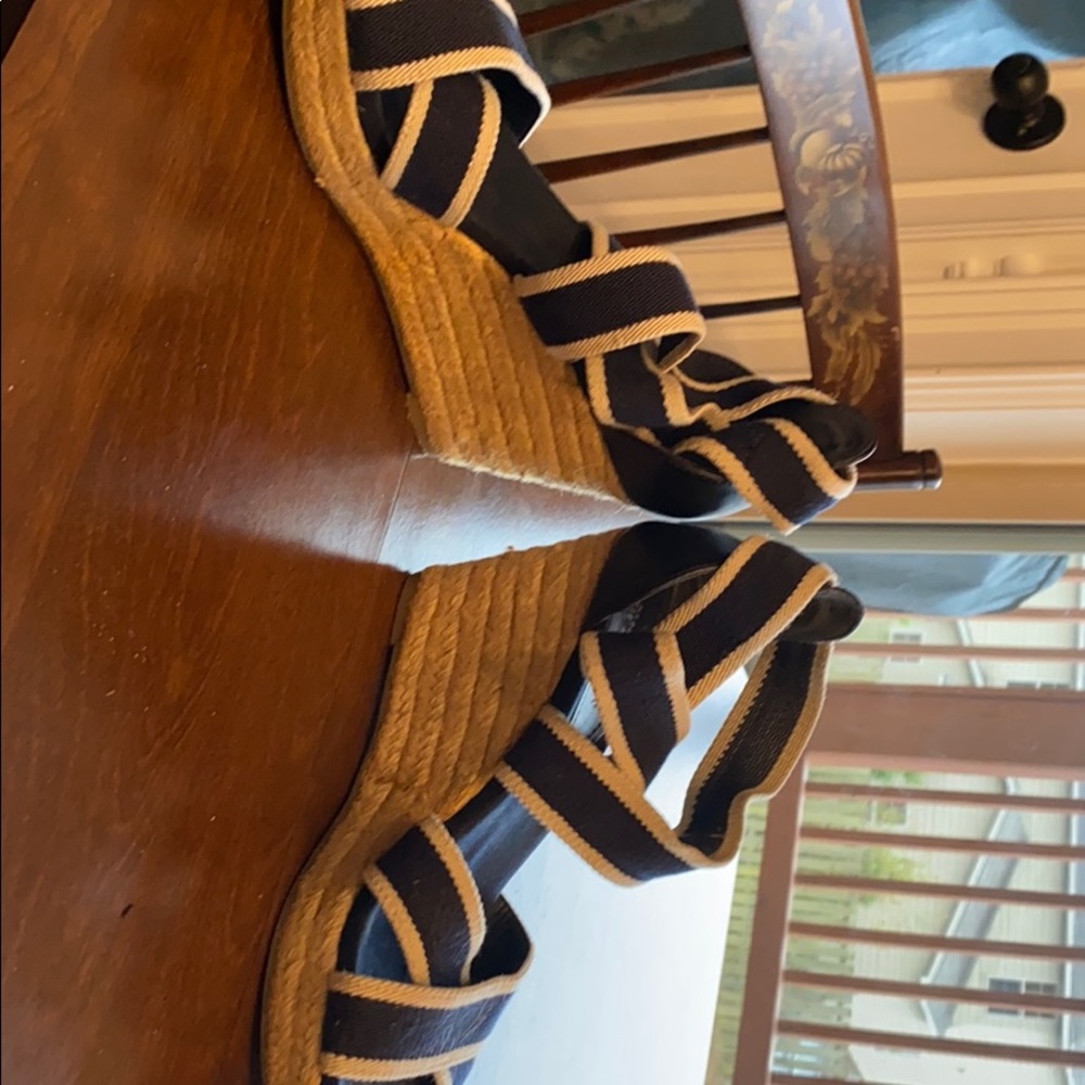 Wedge - Picture 2 of 7